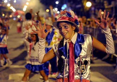 Comenzó carnaval porteño a ritmo murguero