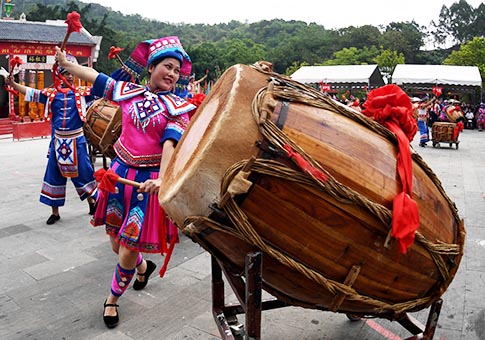 Guangxi: Festival Buluotuo de cultura folclórica y turismo en Baise