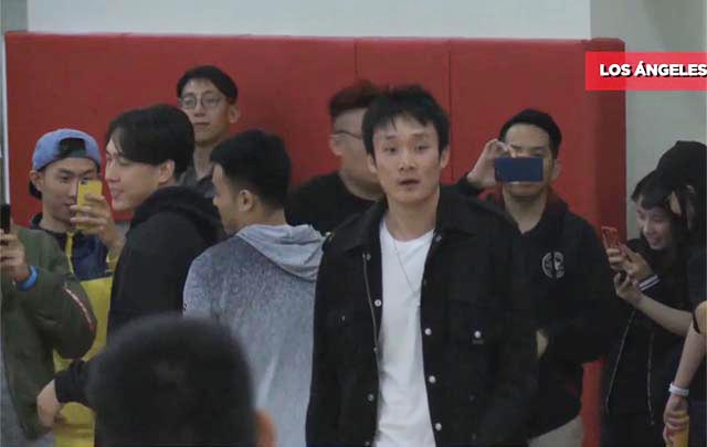 Equipo chino élite de baloncesto juega en Los Ángeles