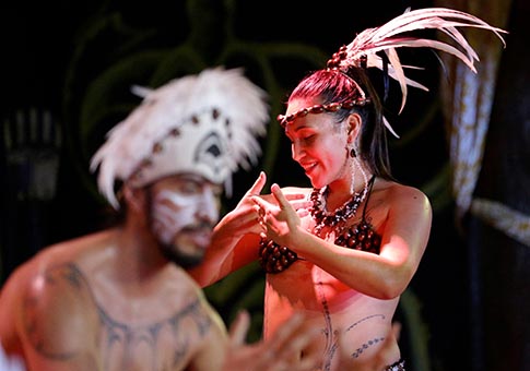 Chile: Espectáculo de danza y música tradicional en Isla de Pascua