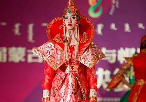 Concurso de diseño de trajes típicos mongoles en Hohhot