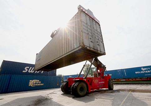 Primer tren de contenedores cargado con productos lácteos sale de Bielorrusia hacia China