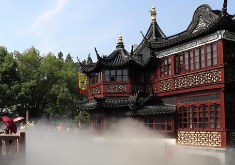Jardín de Shanghai abrió sistema de rocío para refrescar a turistas