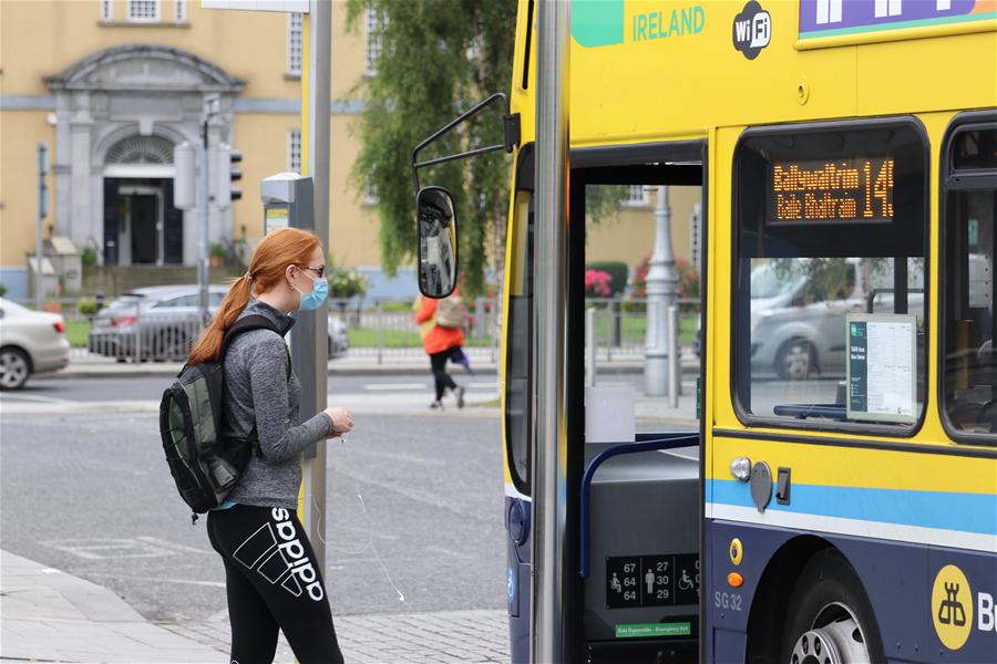 Portar mascarilla o cubierta facial se ha convertido en uso obligatorio en transporte público de Irlanda